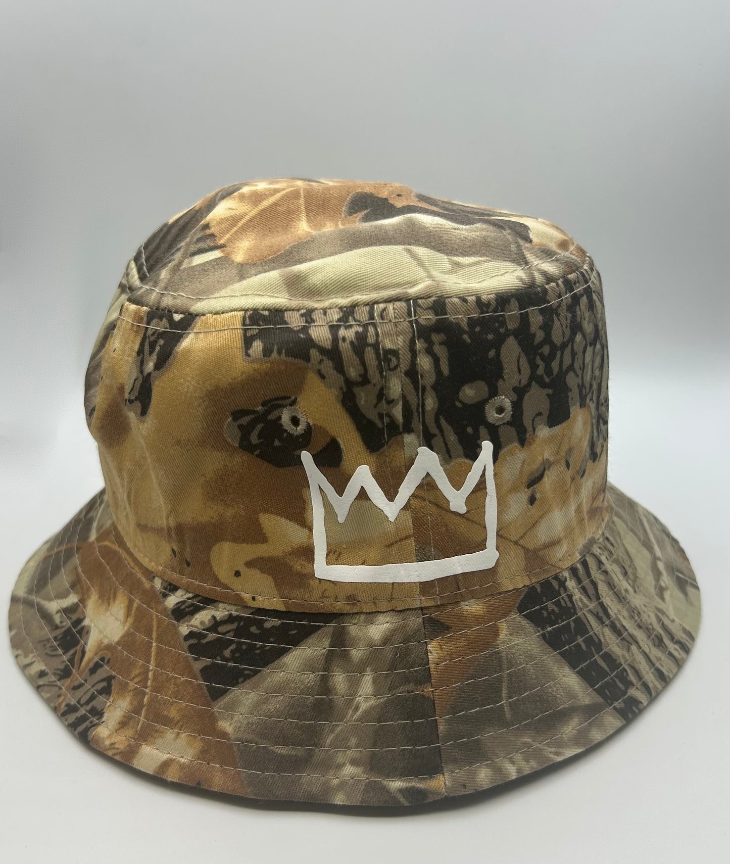 Hunter Bucket with White Krown