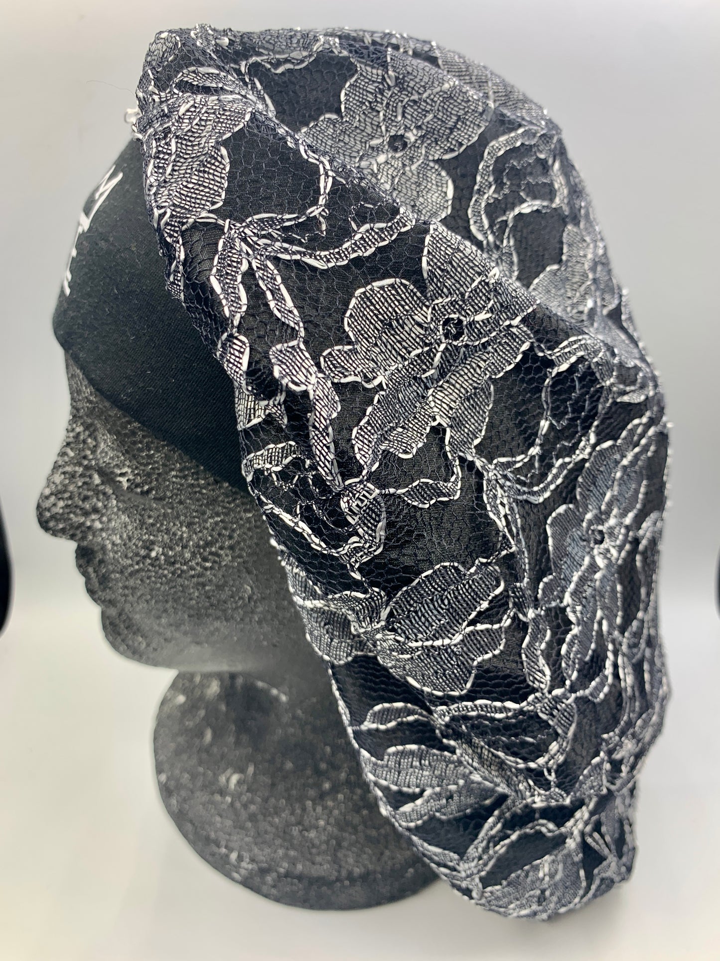 Black Embroidered Pattern Bonnet with White Krown