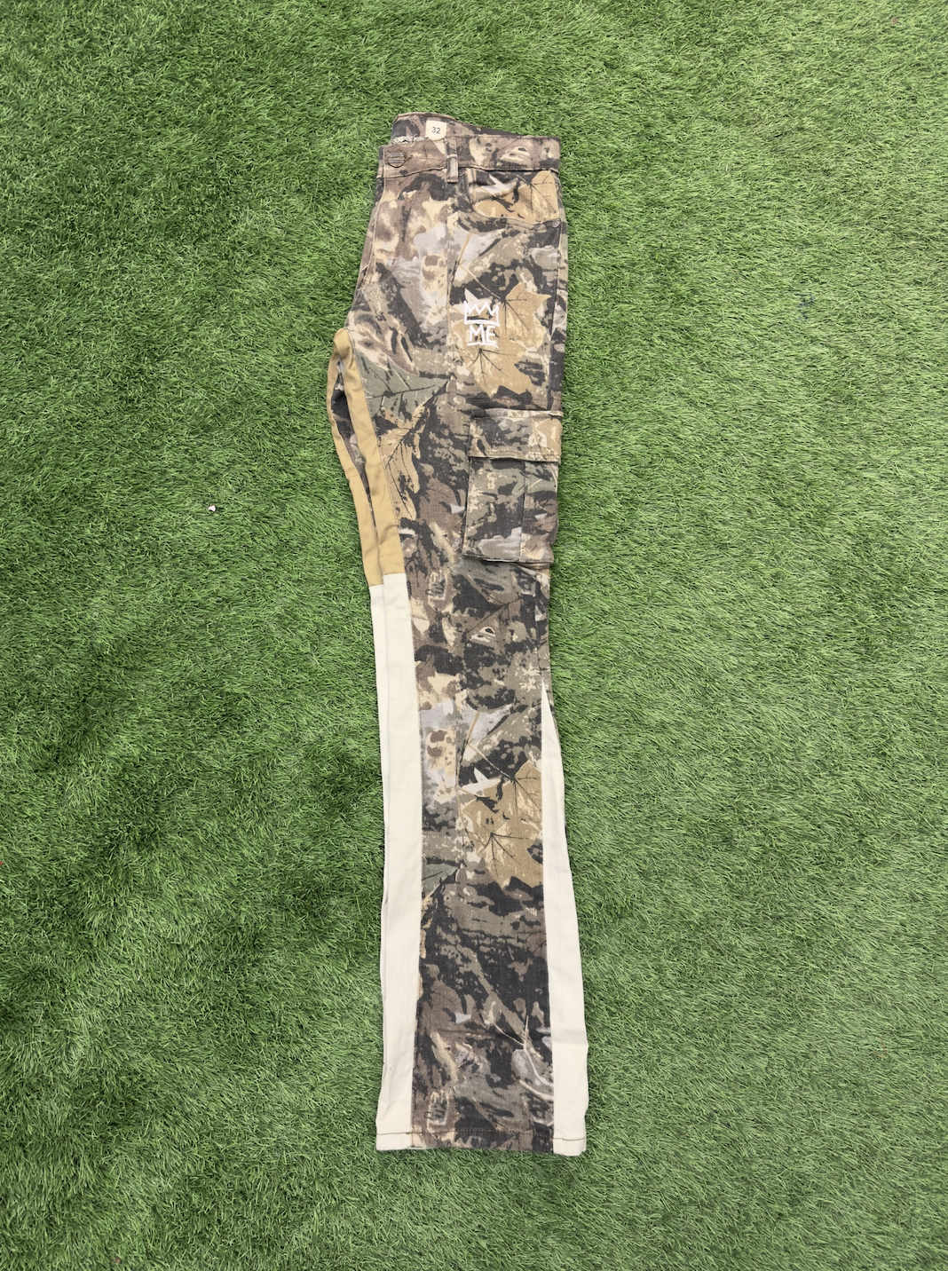 Hunter Camo Jeans with White Krown