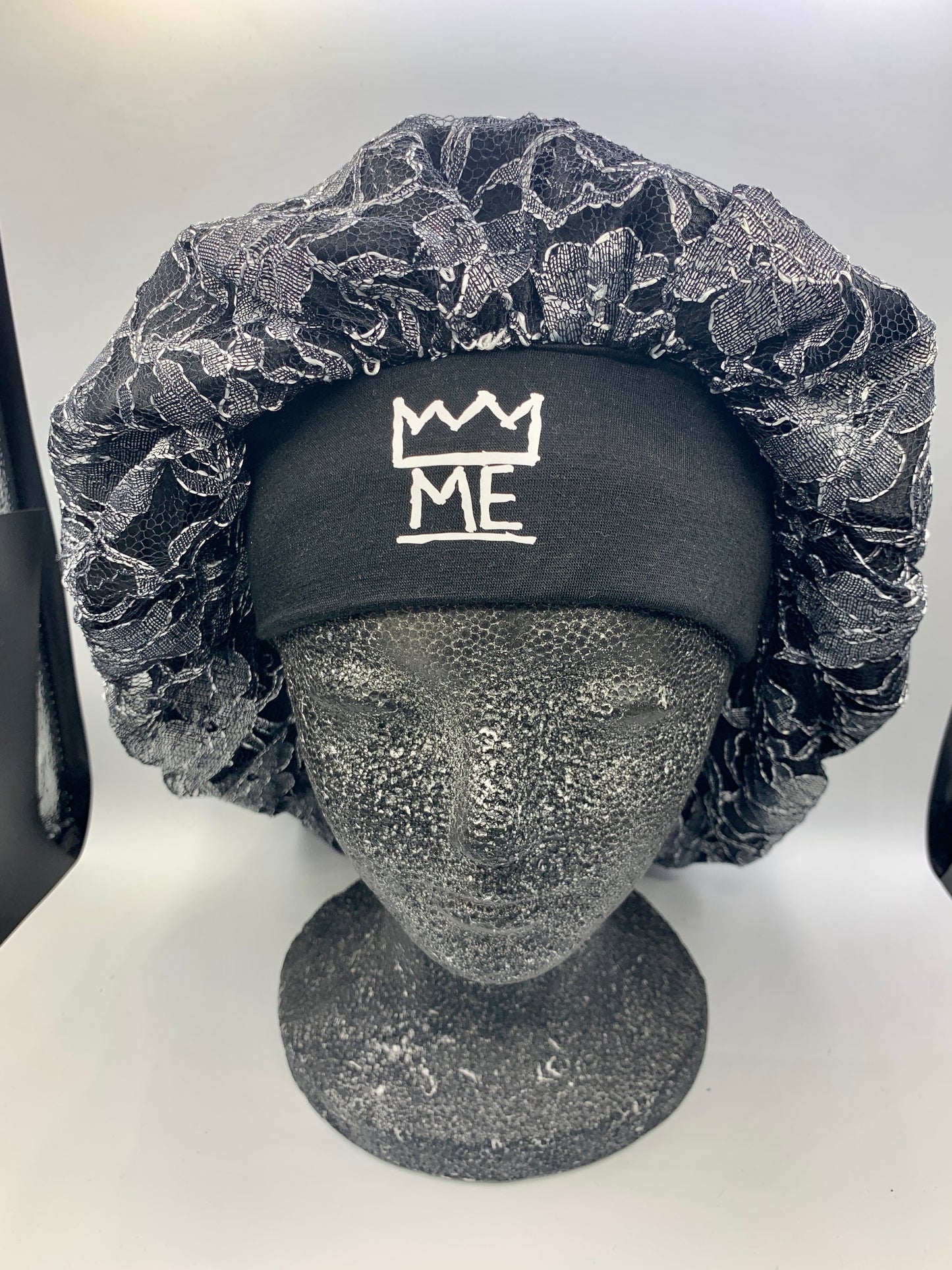 Black Embroidered Pattern Bonnet with White Krown