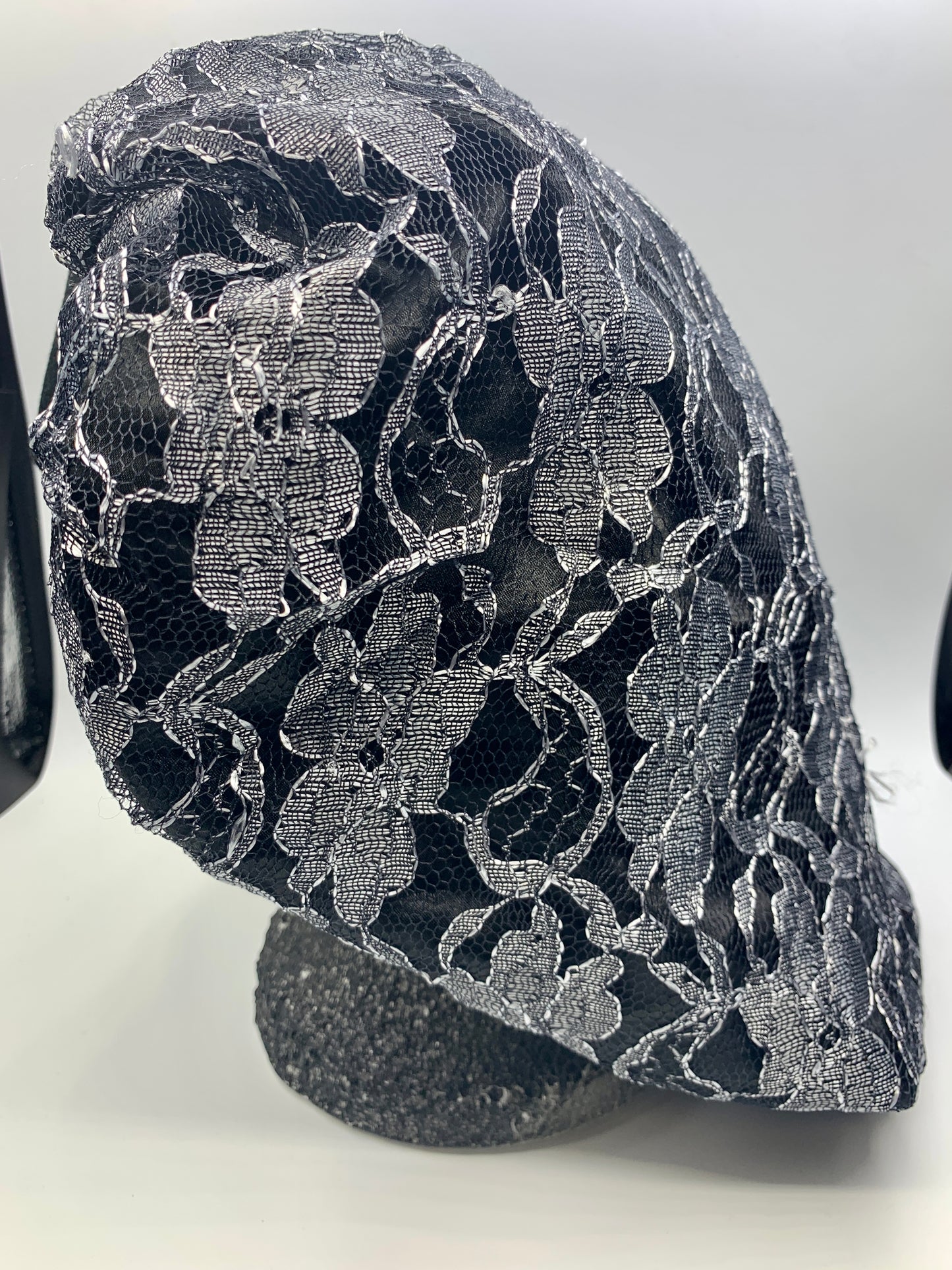 Black Embroidered Pattern Bonnet with White Krown
